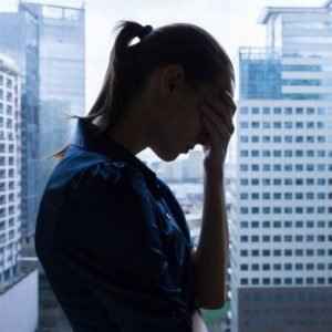 8 φυσικές λύσεις για τον πονοκέφαλο και την ημικρανία